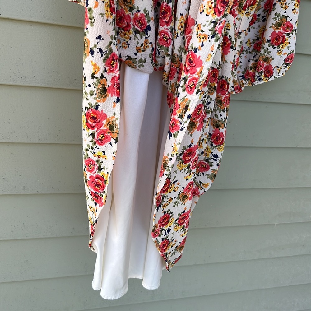 BNWOT LE LIS fun floral dress - Picture 7 of 16